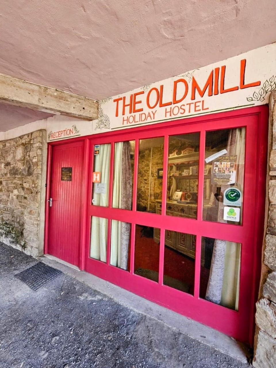 Old Mill Holiday Hostel Westport Eksteriør billede