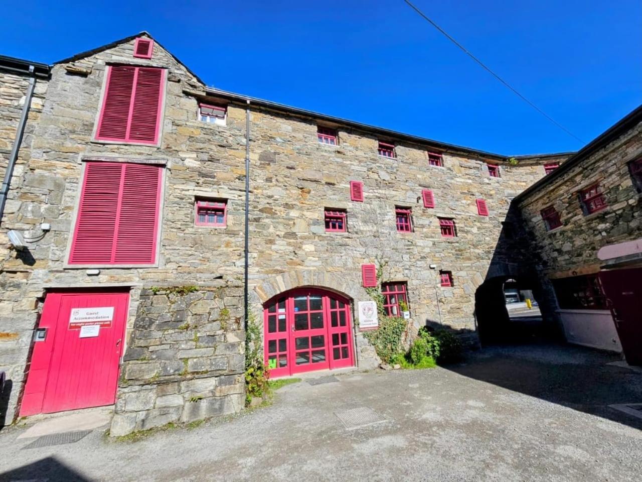Old Mill Holiday Hostel Westport Eksteriør billede