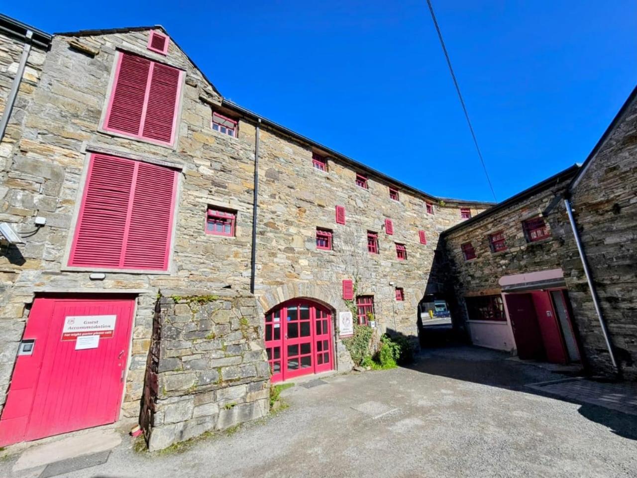 Old Mill Holiday Hostel Westport Eksteriør billede